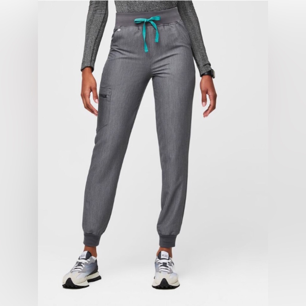 High waisted Zamora jogger scrub pants.